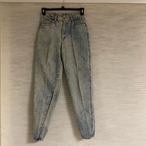 Whitewashed jeans size 6